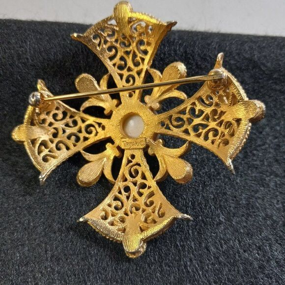Crown Trifari Maltese Cross Brooch - Picture 5 of 6